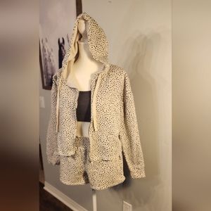 Three piece sweat-shorts lounge set, cream and grey leopard print, size small